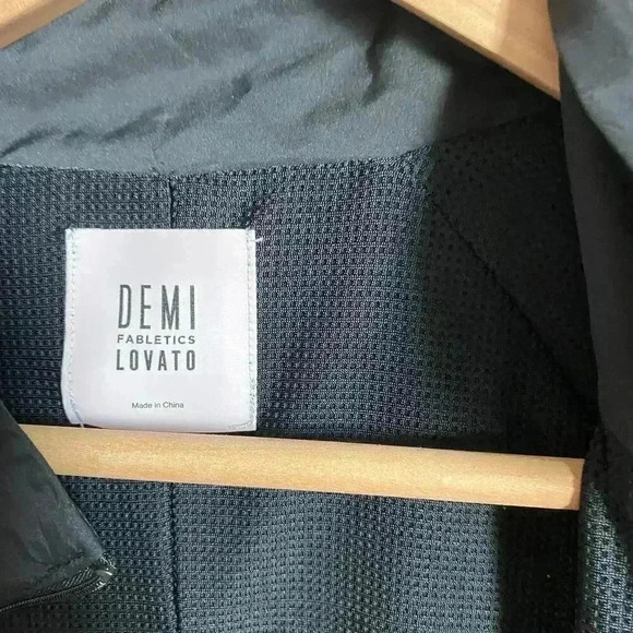 Fabletics Afina Jacket in Black and Rose Gold‎ - Picture 6 of 15